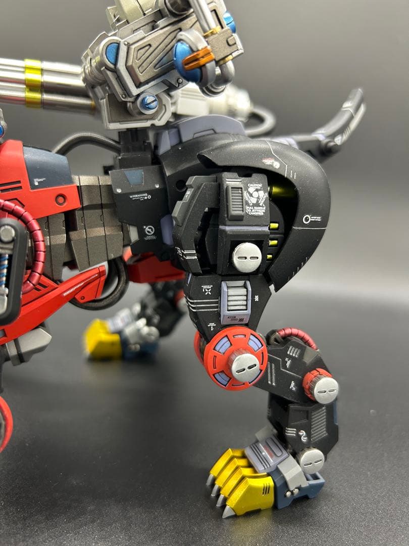 ゾイド　タカラトミー　リアライズ　セイバータイガー(シュバルツスペシャル)