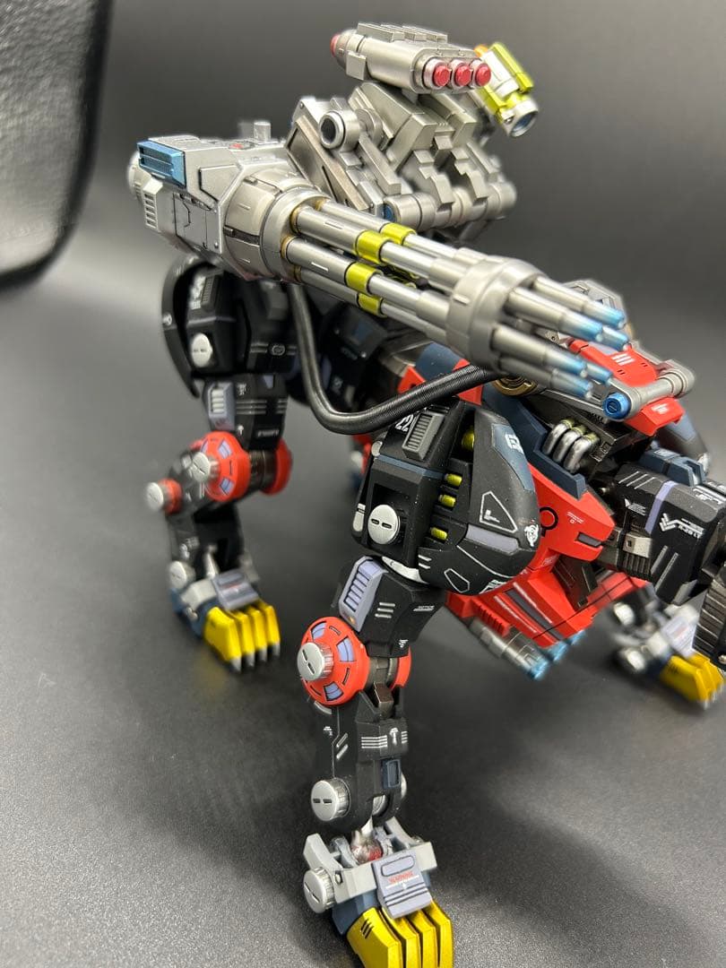 ゾイド　タカラトミー　リアライズ　セイバータイガー(シュバルツスペシャル)