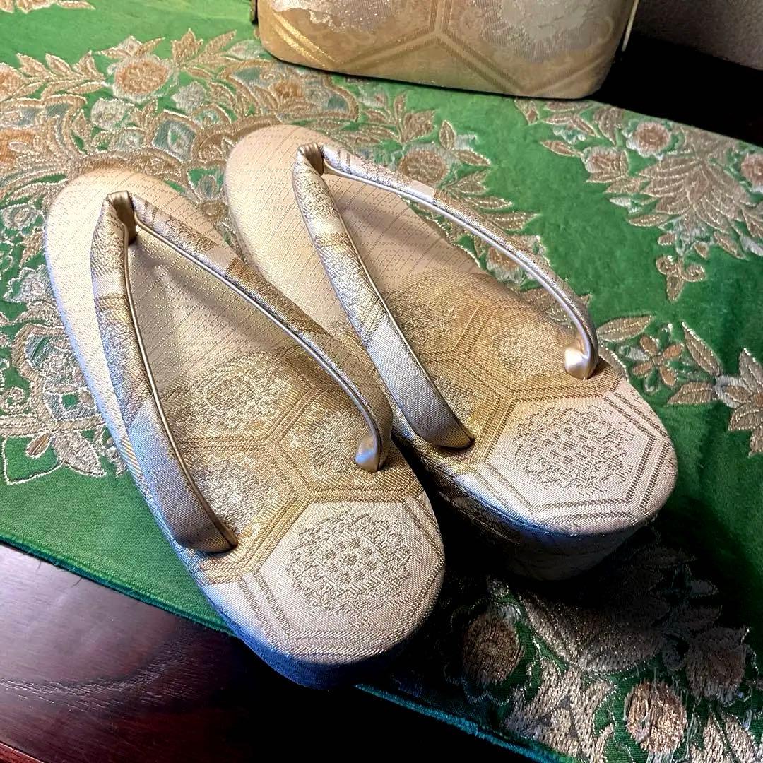 最高級　豪華で気品有る　佐賀錦の　　草履　バッグセット