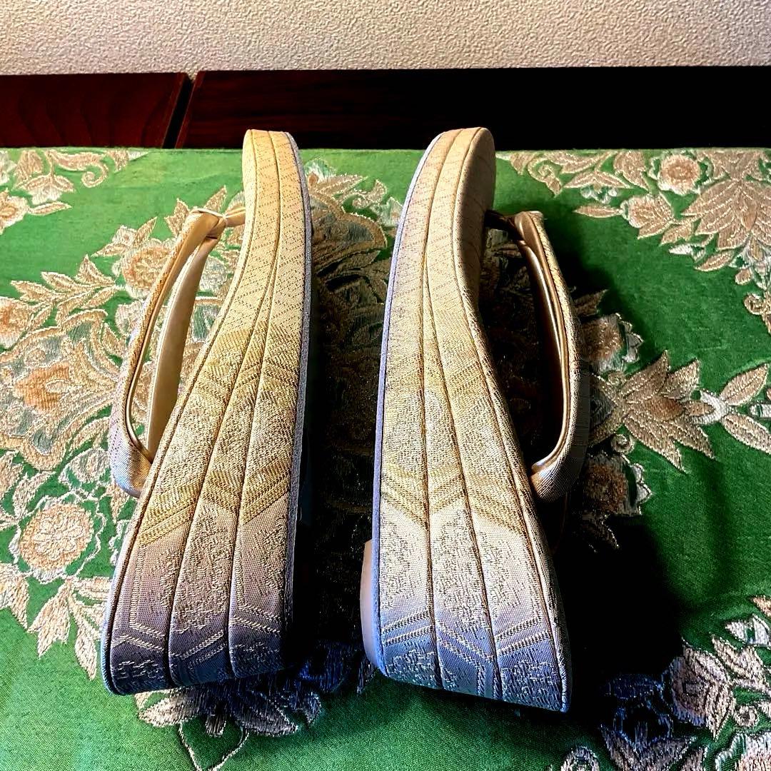 最高級　豪華で気品有る　佐賀錦の　　草履　バッグセット