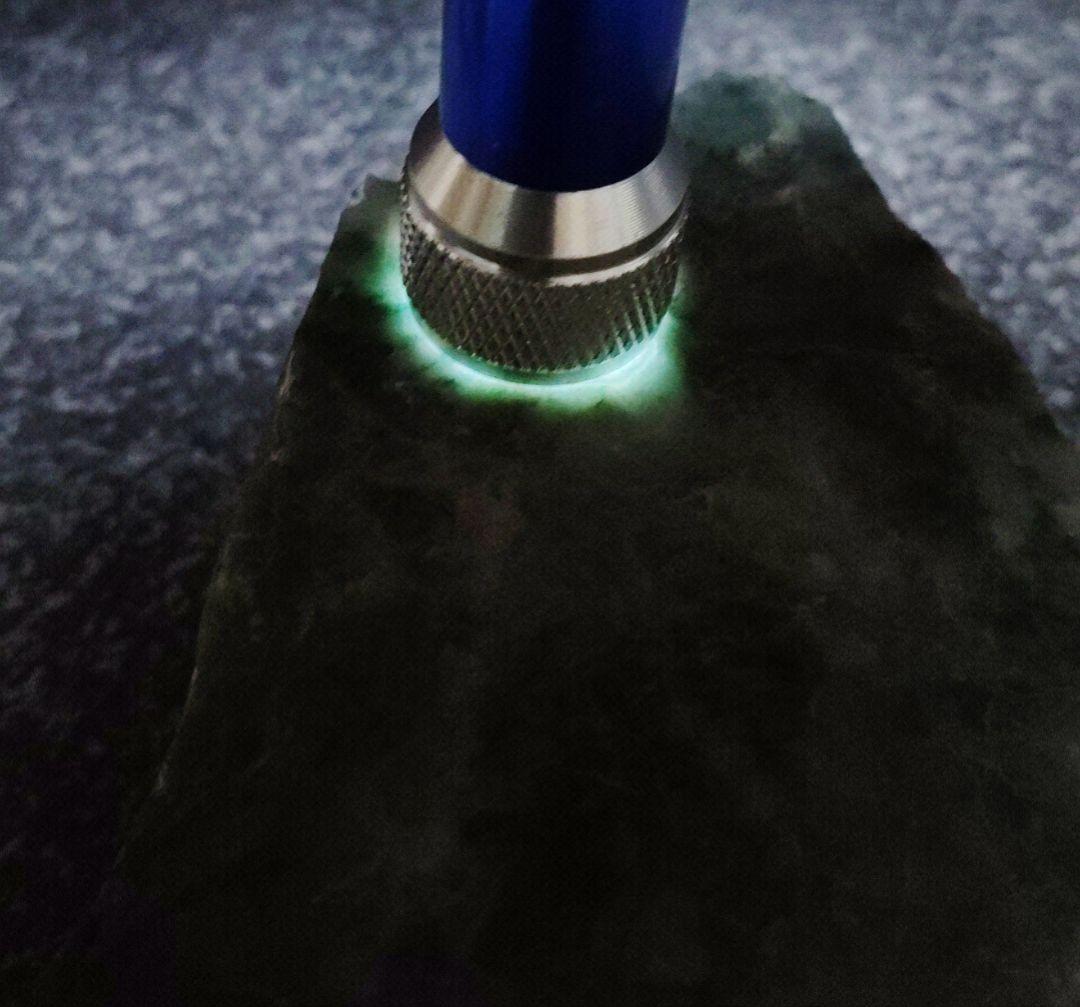 ★翡翠原石★糸魚川硬玉【姫川・川ズレ・カット磨き❶322ｇ】