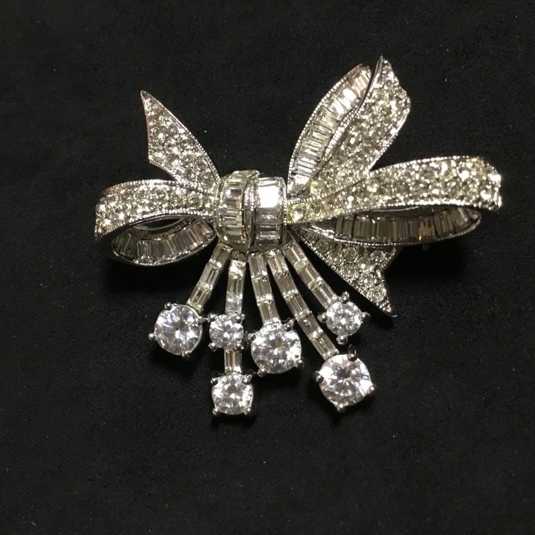 在庫一掃セール中！FOXEY リボンブローチ