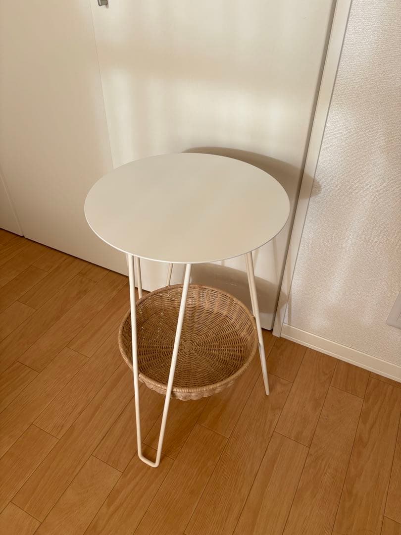 イデ― IDEE WALLABY SIDE TABLE White