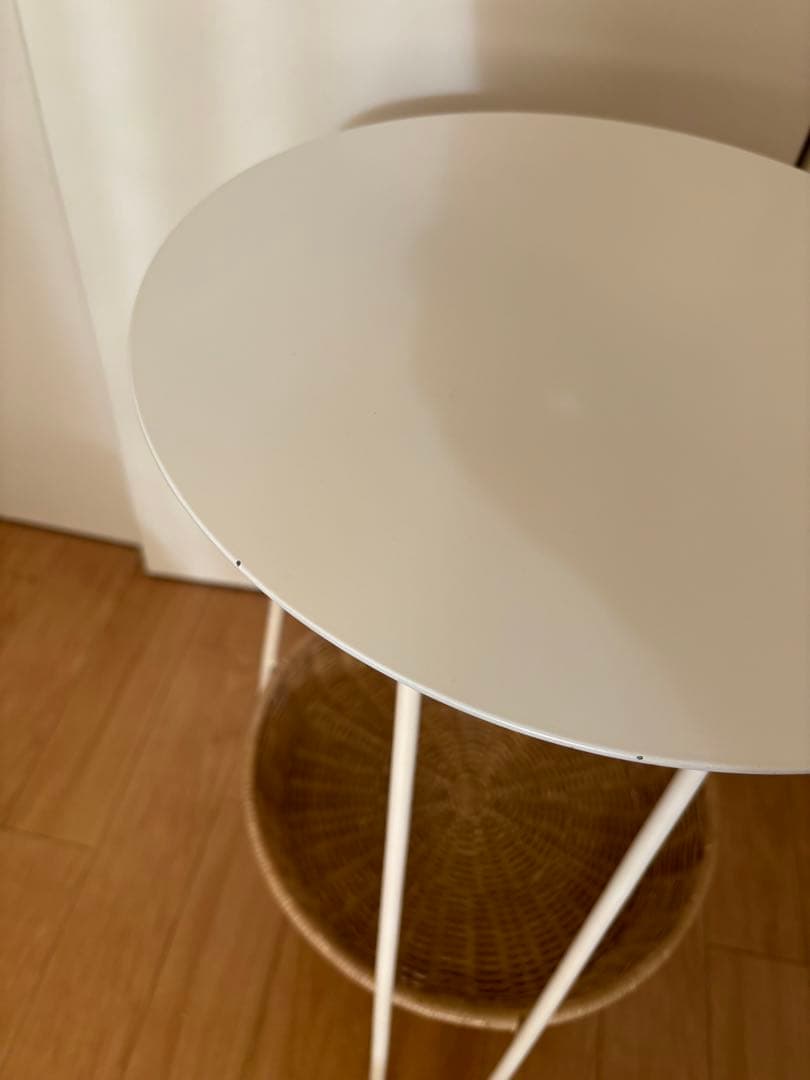 イデ― IDEE WALLABY SIDE TABLE White