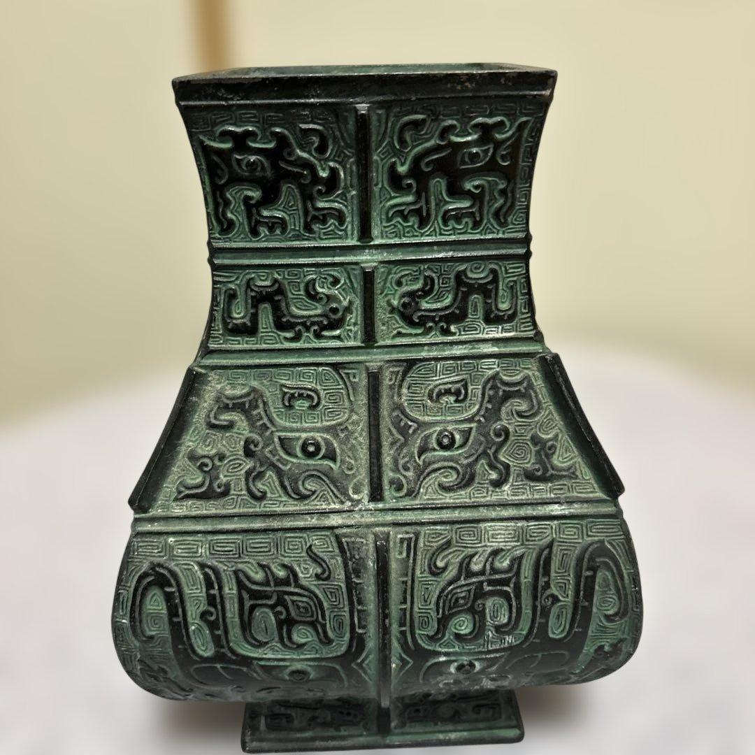 青銅製彫刻模様壺型装飾品　花瓶　花生　花入　花器　アンティーク