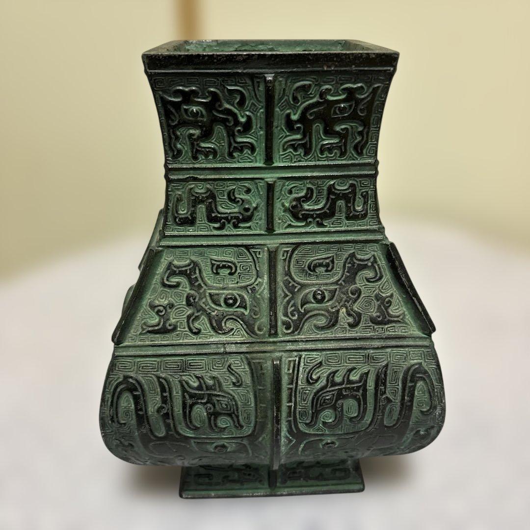 青銅製彫刻模様壺型装飾品　花瓶　花生　花入　花器　アンティーク