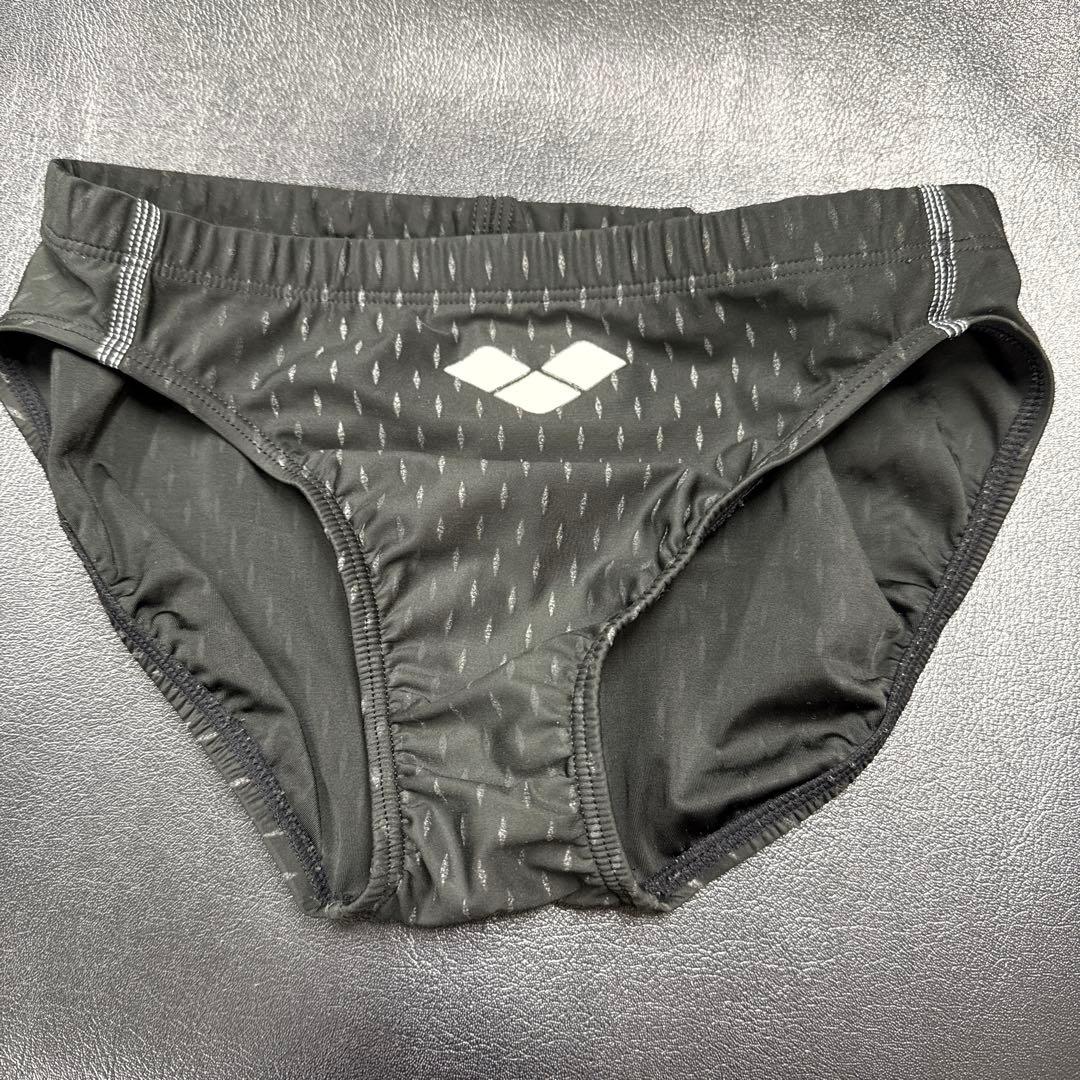 黒い競泳水着 ダイヤモンドパターン