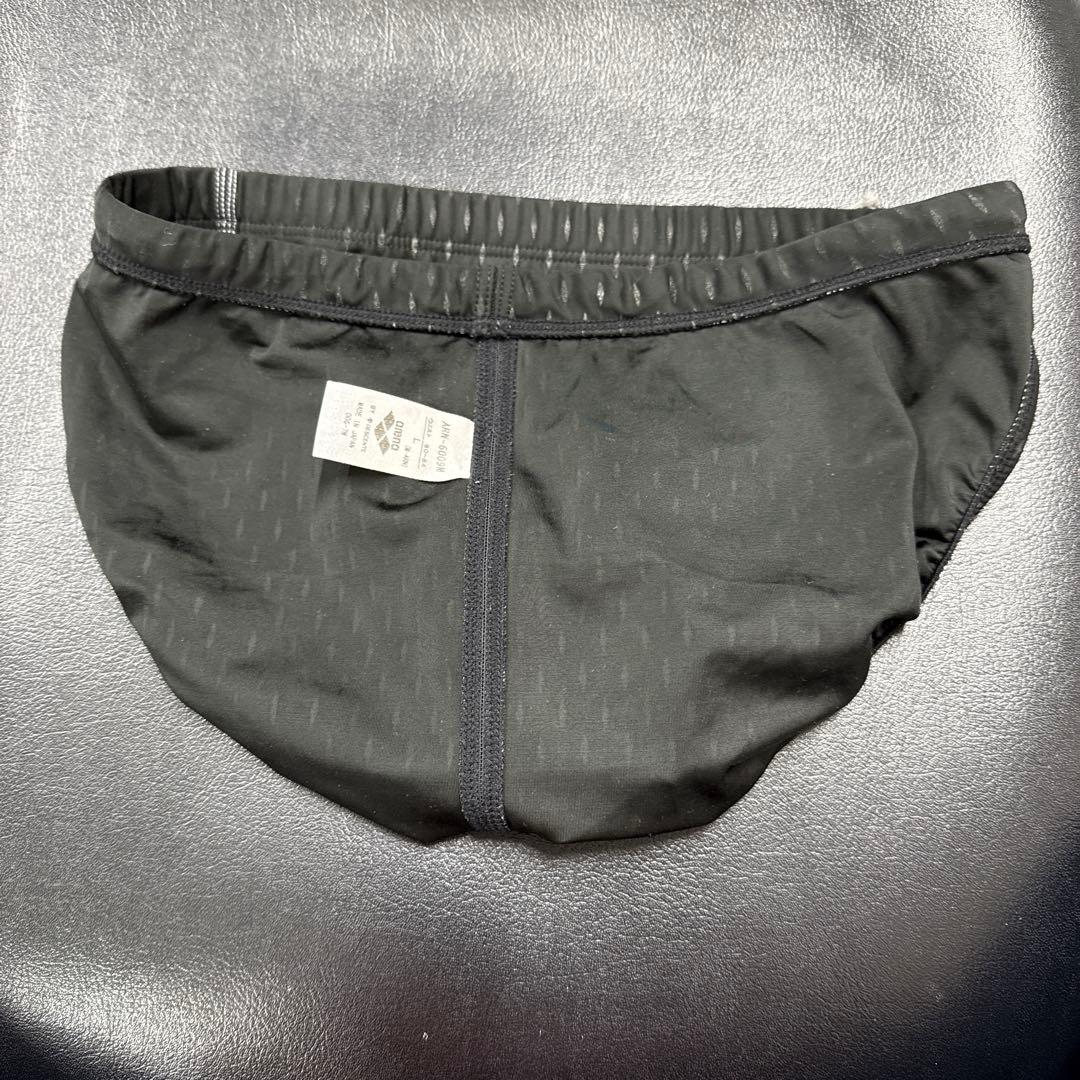 黒い競泳水着 ダイヤモンドパターン