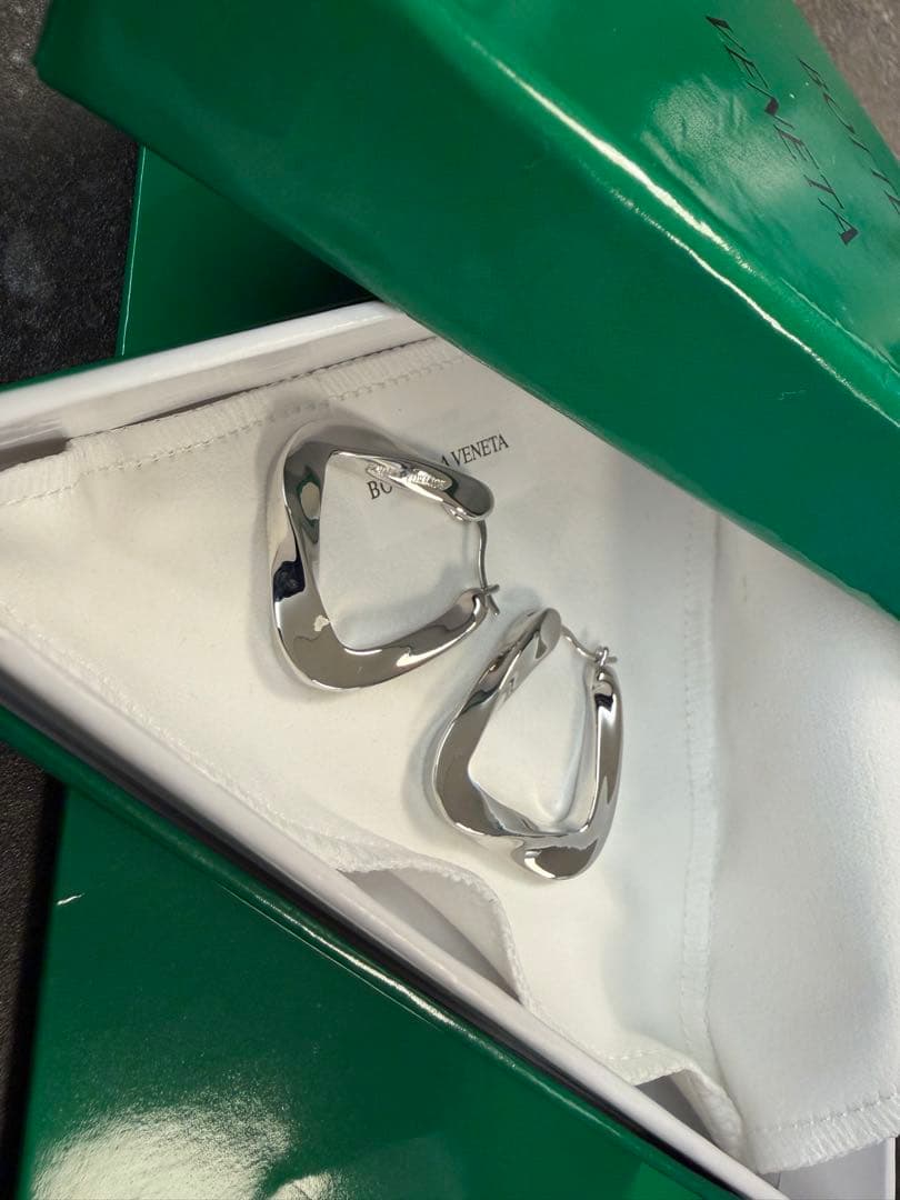 ボッテガヴェネタ トライアングルフープピアス