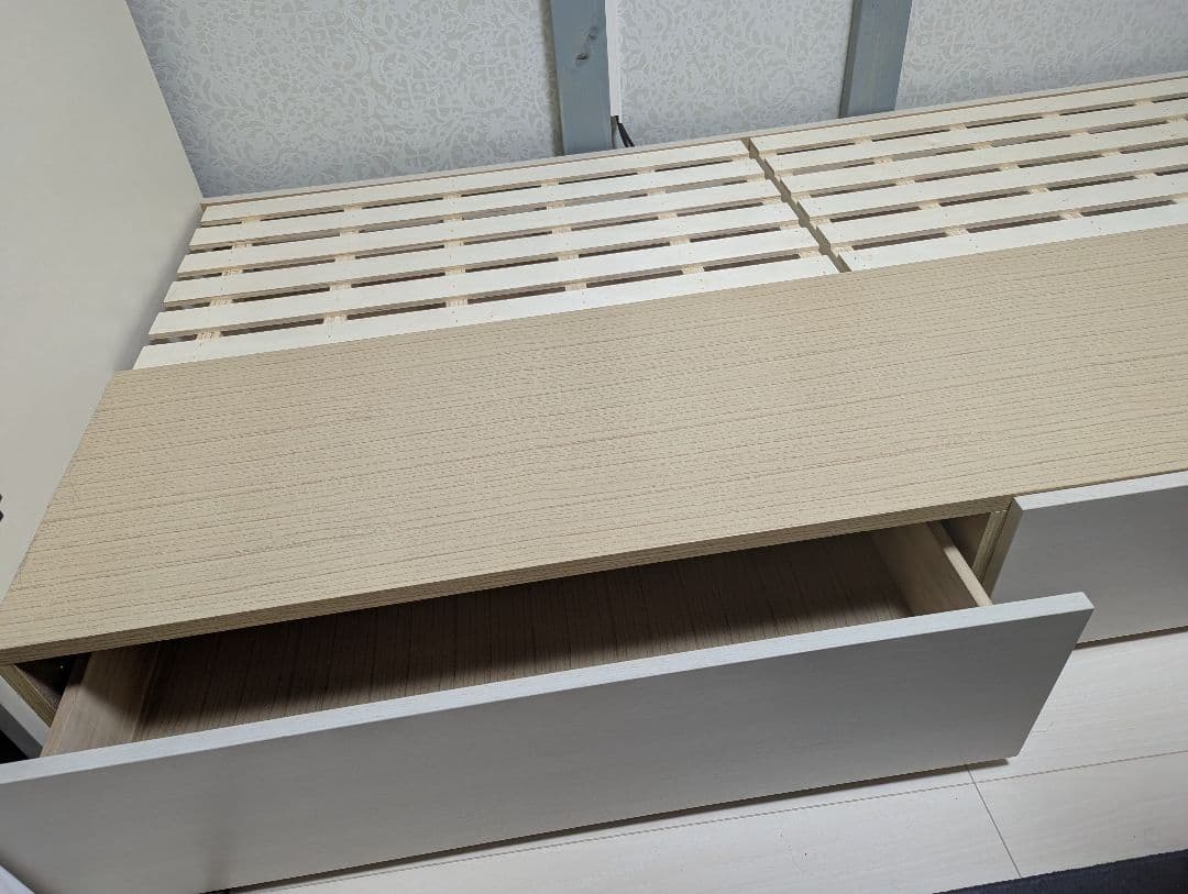 ベッドフレーム（シングル）、収納付き