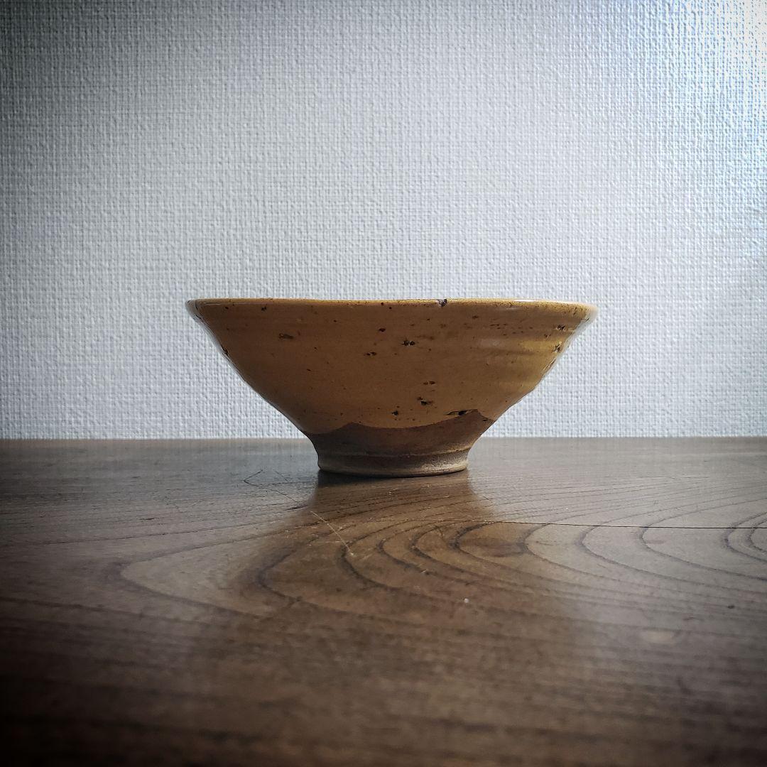 茶碗 抹茶椀 茶道具 茶器 黄土色 陶器 鉢 訳あり 欠け 井戸脇茶碗