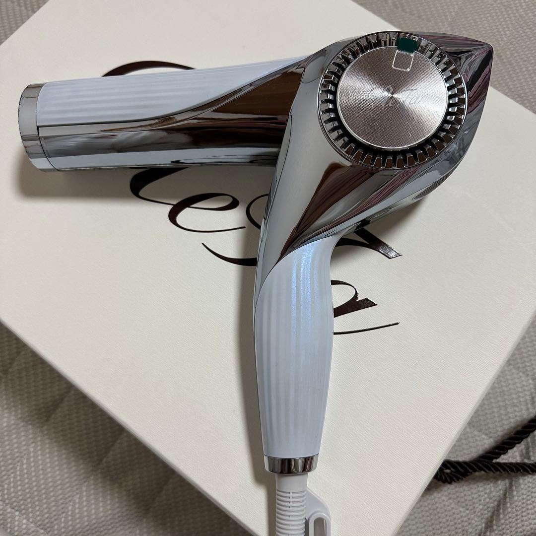 リファ　リファビューティックドライヤーBX RE-BQ ホワイト　箱と保証証付き