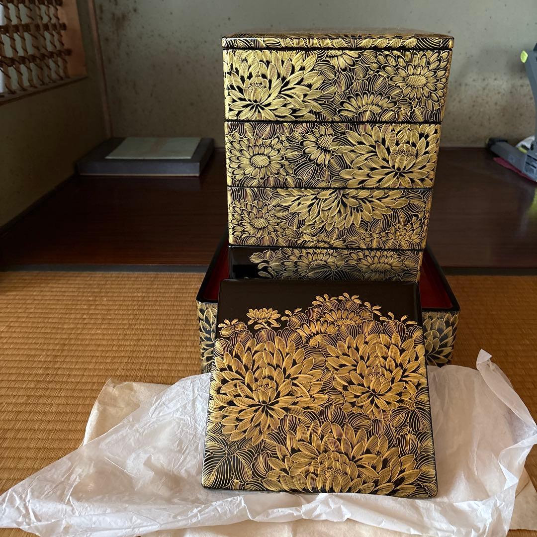 漆器重箱 金色の花模様 4段