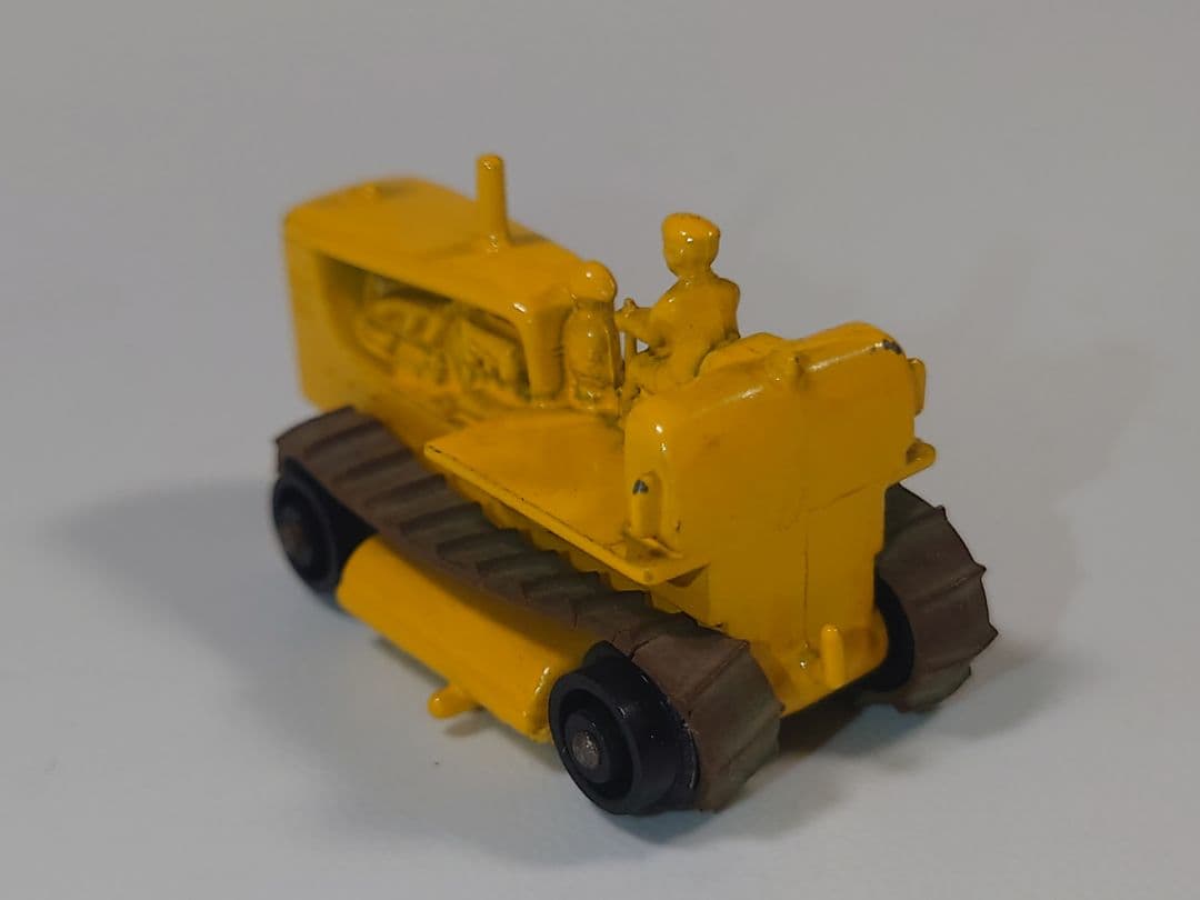 ミニカー MATCHBOX No.8 CATERPILLAR TRACTOR