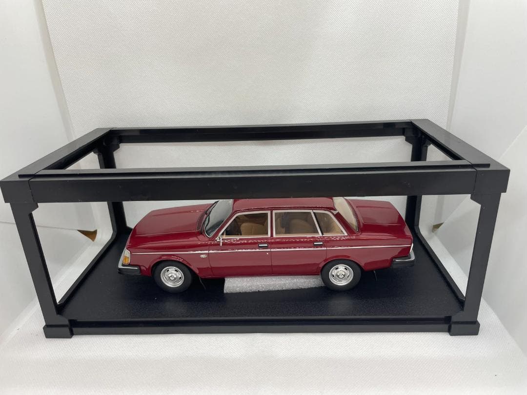 104-048 Cult 1/18 ボルボ 244DL red 1975