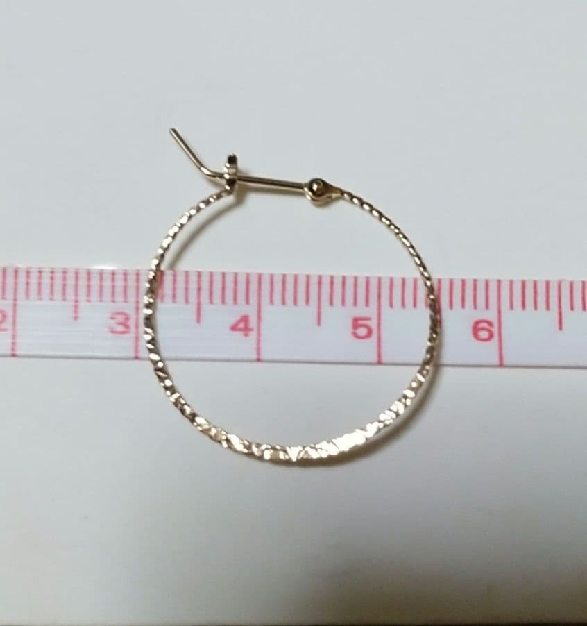 完売品　agete　アガット 10k　ひねりフープピアス　2.4cm