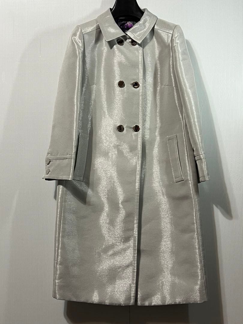 アクアスキュータム　光沢のあるチェスターコート サイズ10【11号相当】美麗品