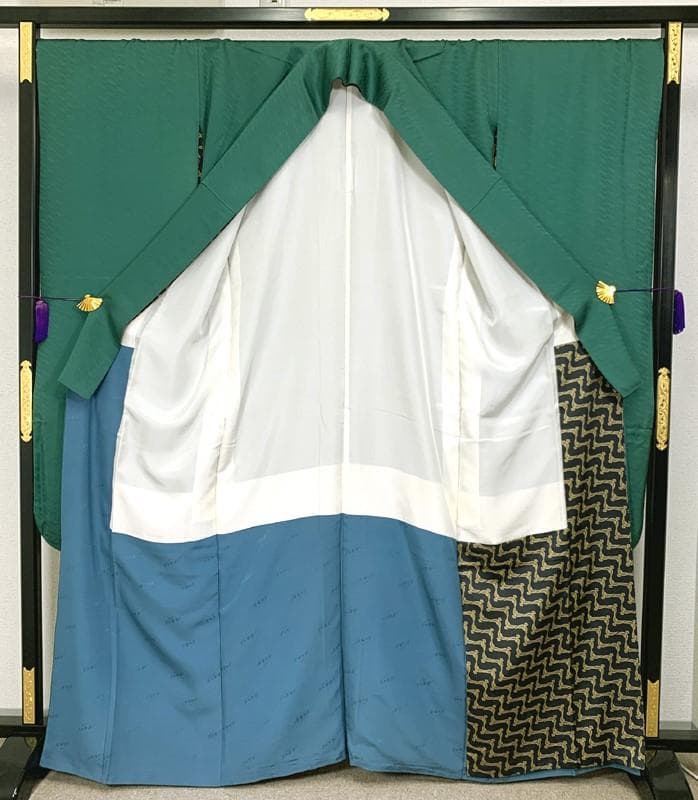 406z35,503u28〇斉藤三才 色無地振袖 重ね衿付き 地紋 やや身幅広め