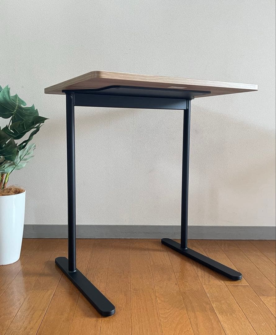 コクヨ　サイドテーブル　8.8万　デスク　シンプルモダン　グッドデザイン賞　北欧