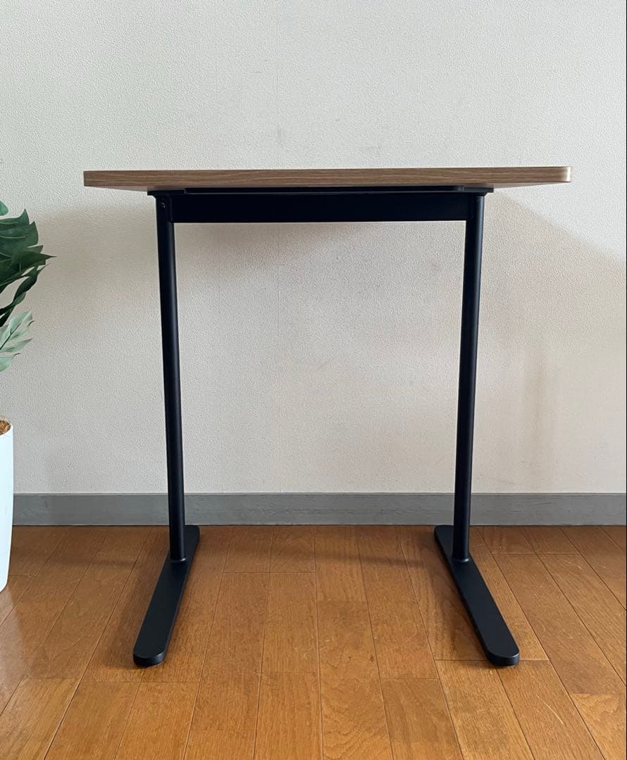 コクヨ　サイドテーブル　8.8万　デスク　シンプルモダン　グッドデザイン賞　北欧