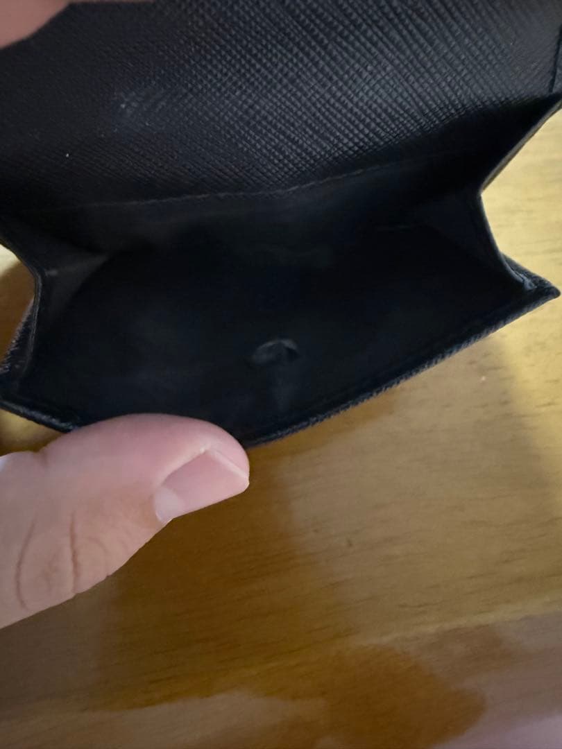 PRADA ブラック 三つ折り財布　サフィアーノ