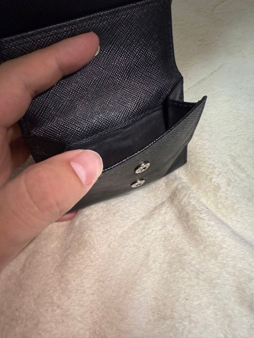 PRADA ブラック 三つ折り財布　サフィアーノ