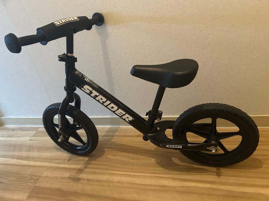 日本正規品ストライダースポーツタイプ12インチブラック