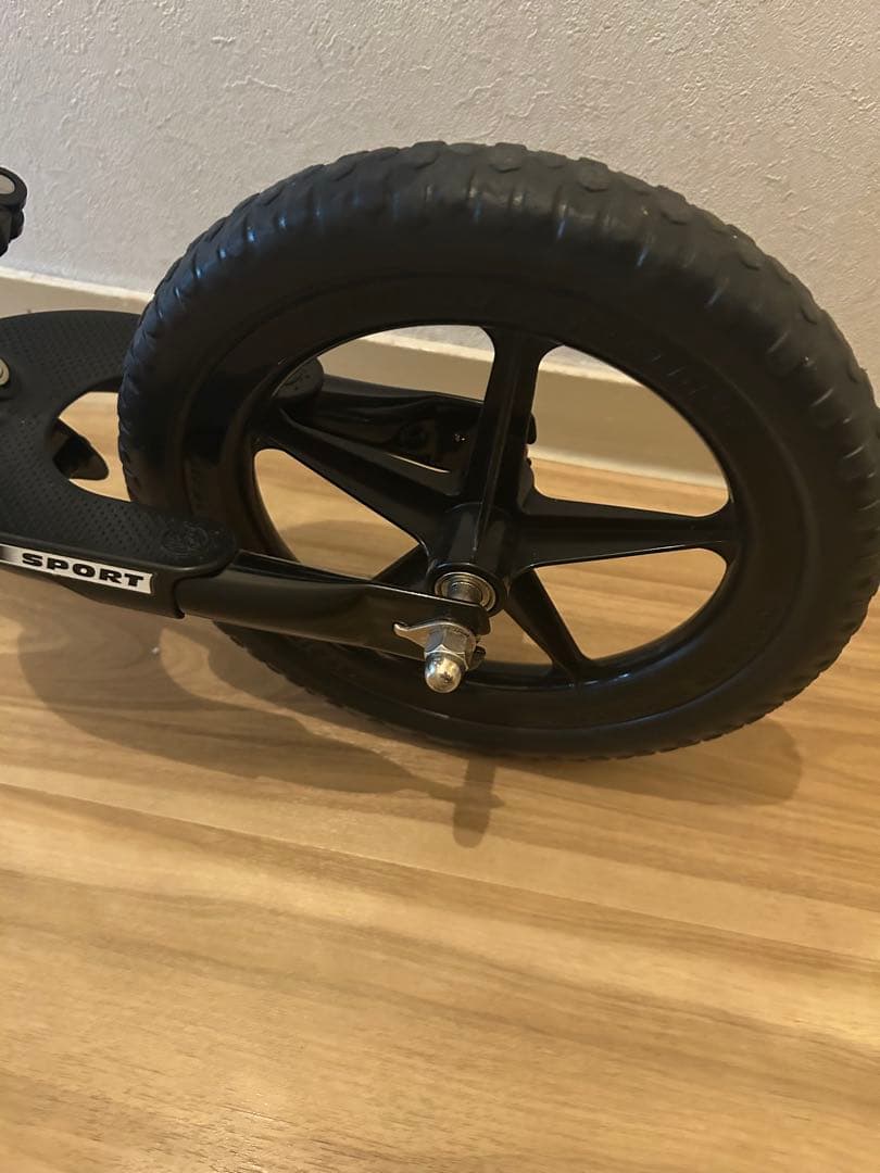 日本正規品ストライダースポーツタイプ12インチブラック