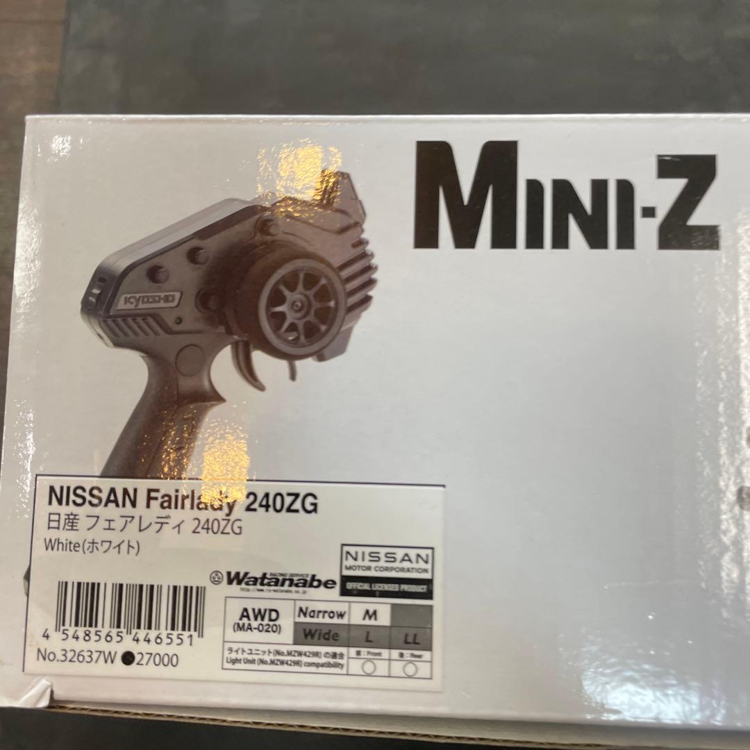 ミニッツ AWD 日産　フェアレディ 240ZG ホワイト　と　2000GT-R