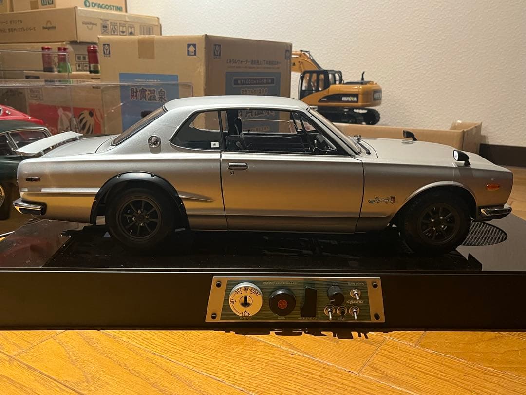 日産　スカイライン　２０００　ＧＴ－Ｒ　オートアート　ハコスカ　シルバー　１／８