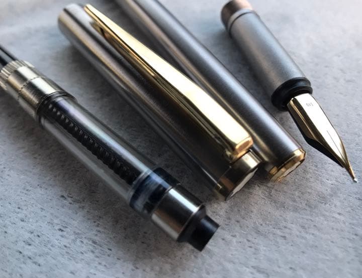 モンブラン 万年筆（ステンレス ゴールドトリム）