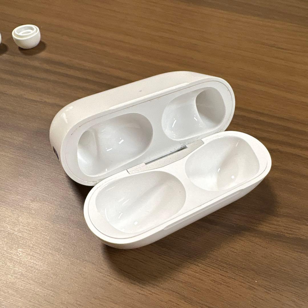 AirPods pro 第二世代　apple