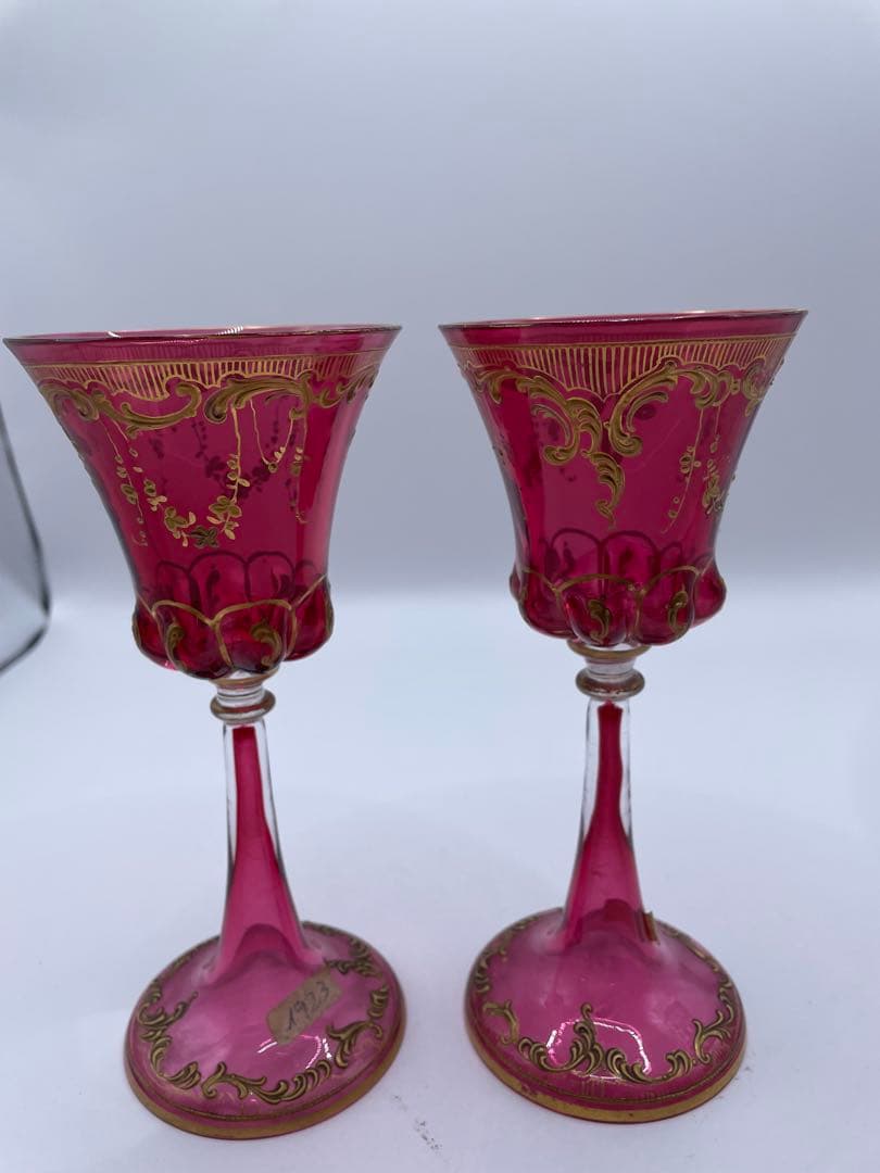 ピンクのガラスワイングラス 2個セット