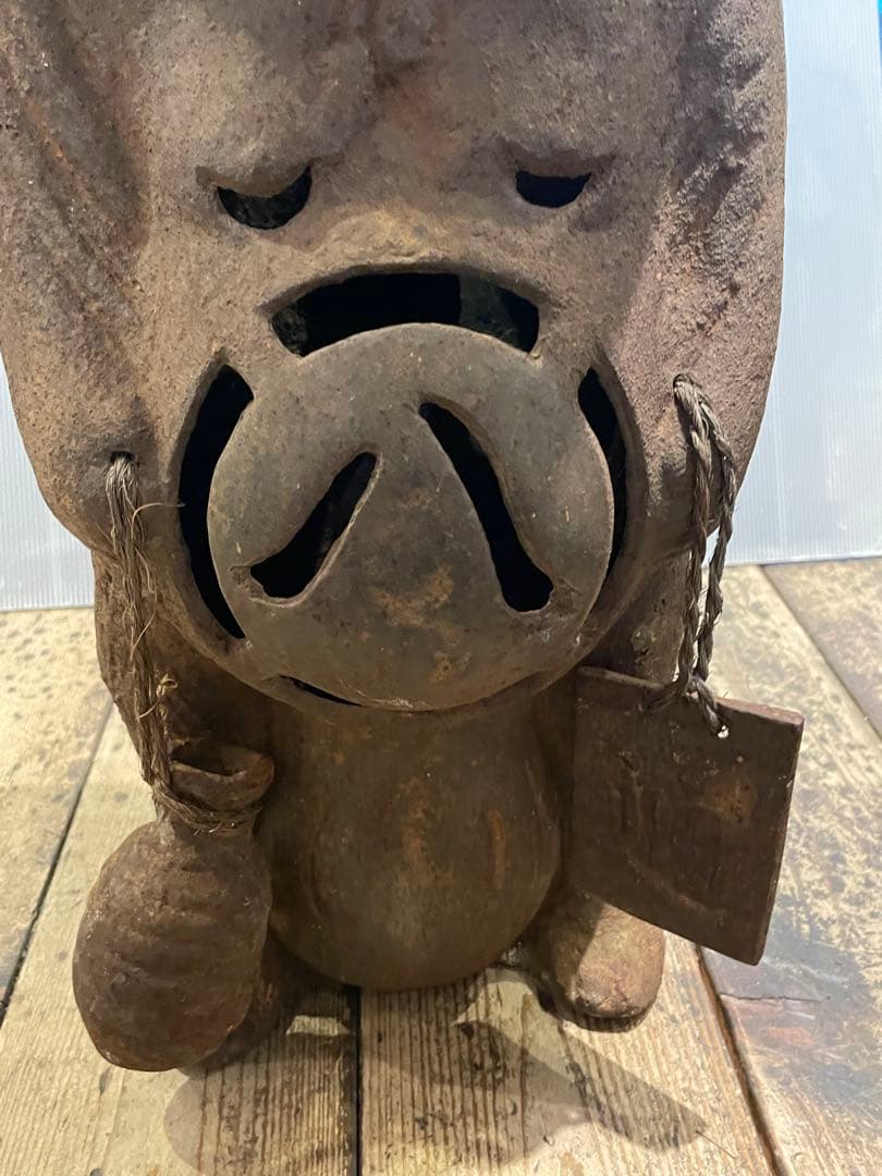 鉄製　たぬき　狸　置物　傘被り　飾り　工芸品　年代物　ディスプレイ　オブジェ