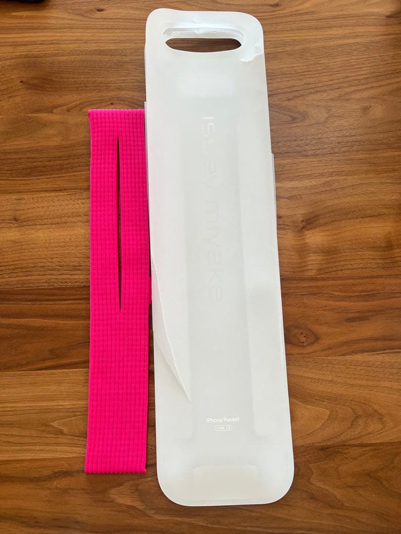 iPhone Pocket by ISSEY MIYAKE ショート ピンク