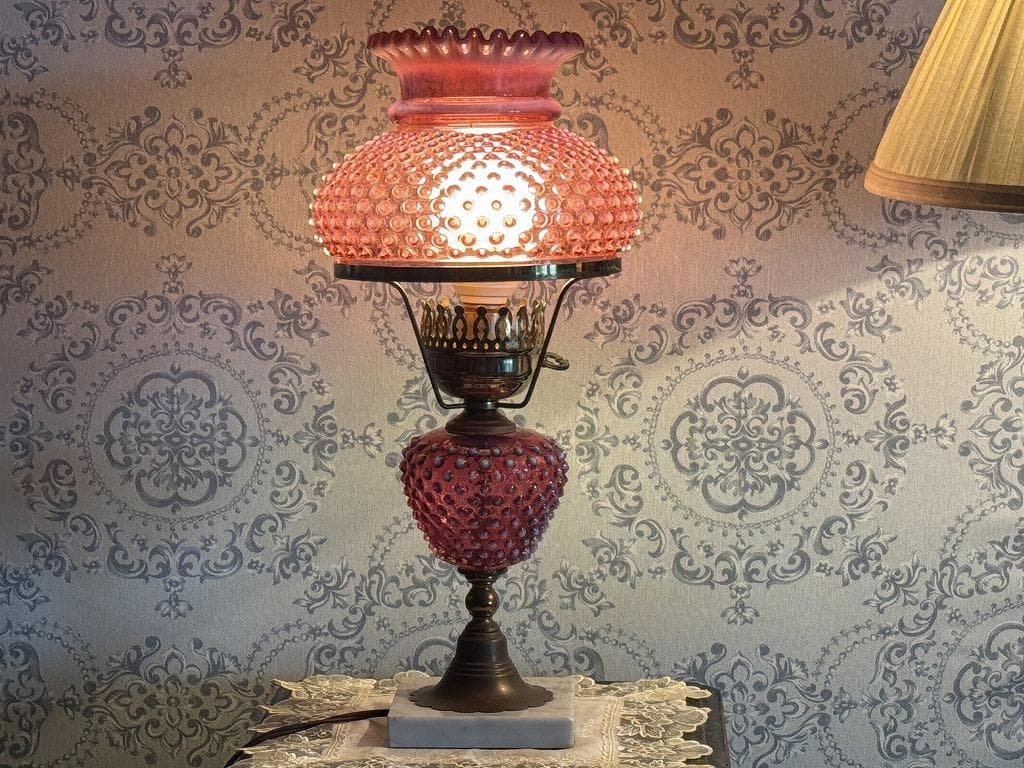 フェントン　ホブネイル　クランベリー　オパールセント　ランプスタンド
