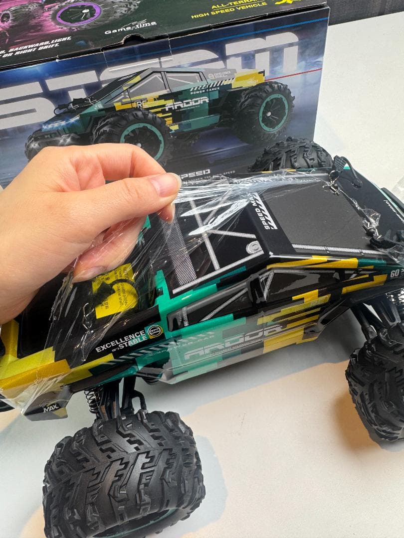 ラジコンカー ワイヤレスリモコンカー 40km ラジコンオフロード 技術認証