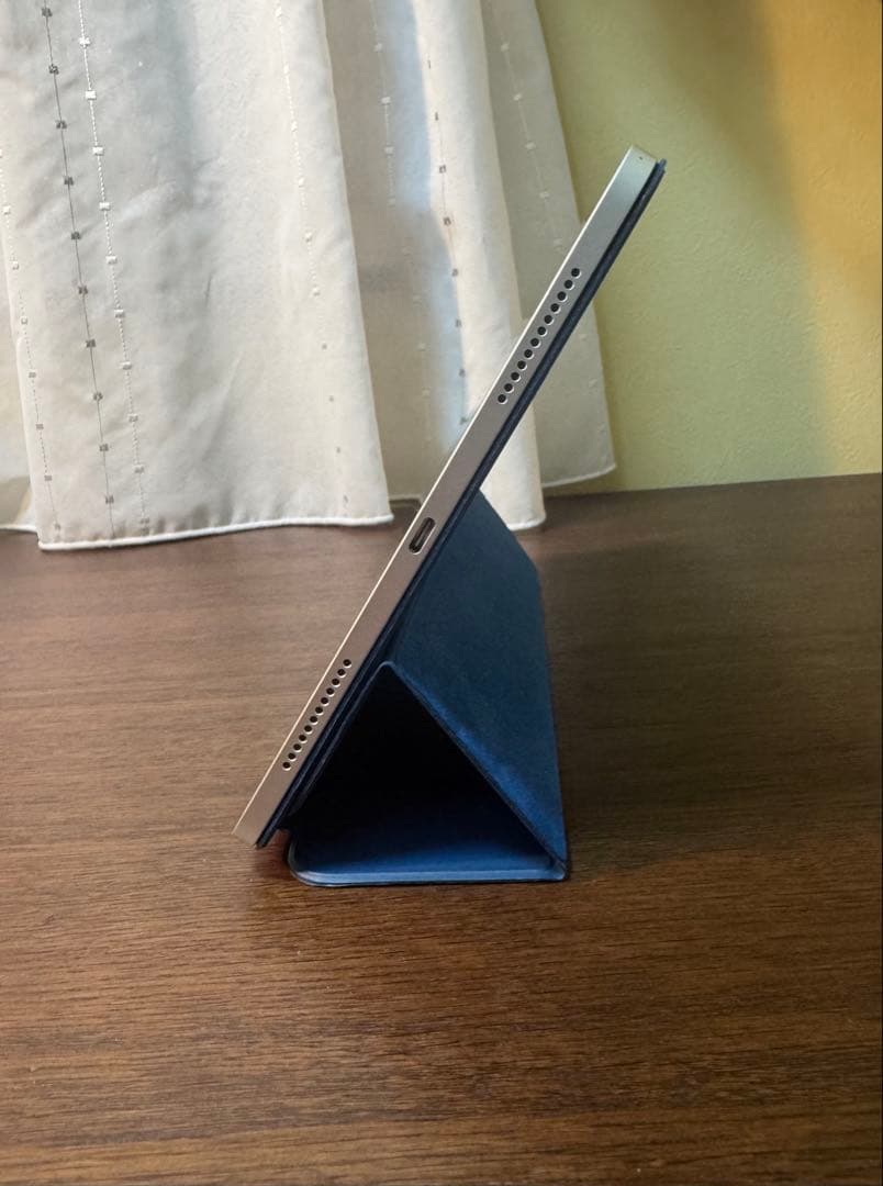 iPad Air 10.9インチ 第5世代 256GB スターライト　カバー付き