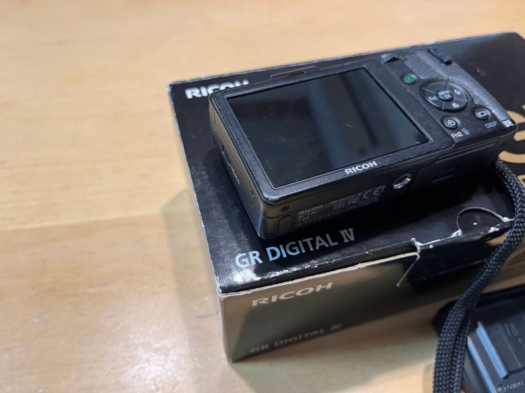 RICOH GR DIGITAL IV 本体と付属品