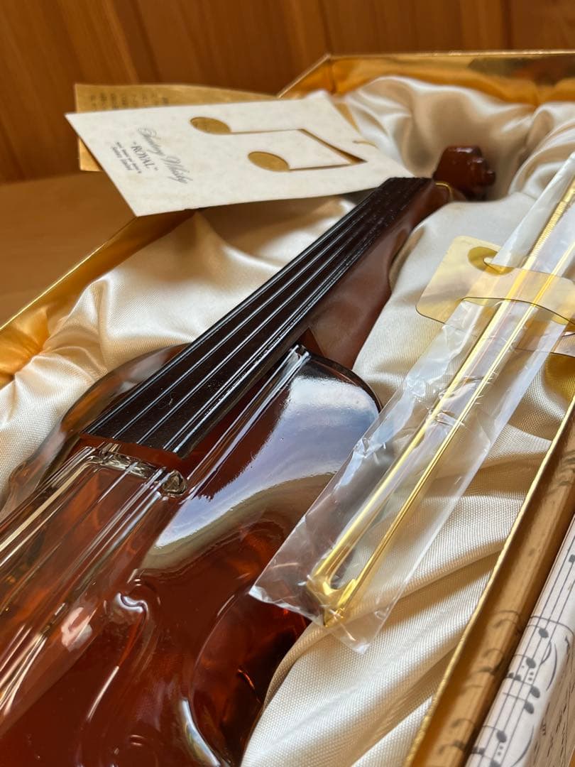 専用サントリーウイスキーローヤル（バイオリン）ウイスキー特級