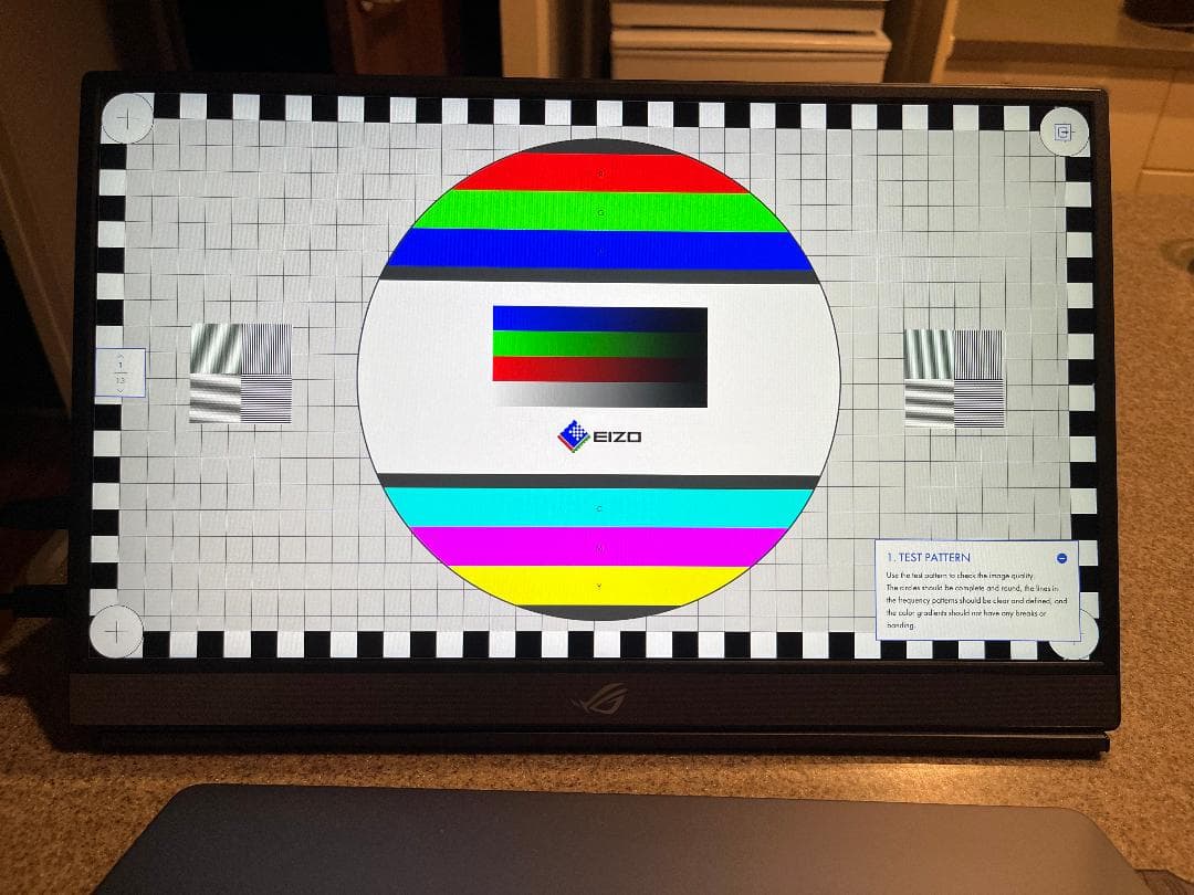 ASUS ROG STRIX XG17AHPE ポータブルゲーミングモニター