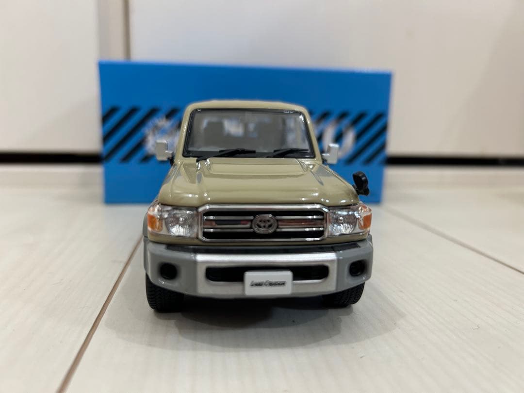 超希少 トヨタ ランドクルーザー 70 1/30 カラーサンプル ベージュ