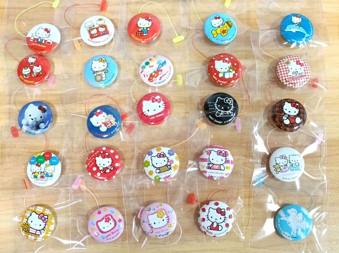 サンリオ ショップノベルティ缶バッジ25個 ハローキティ