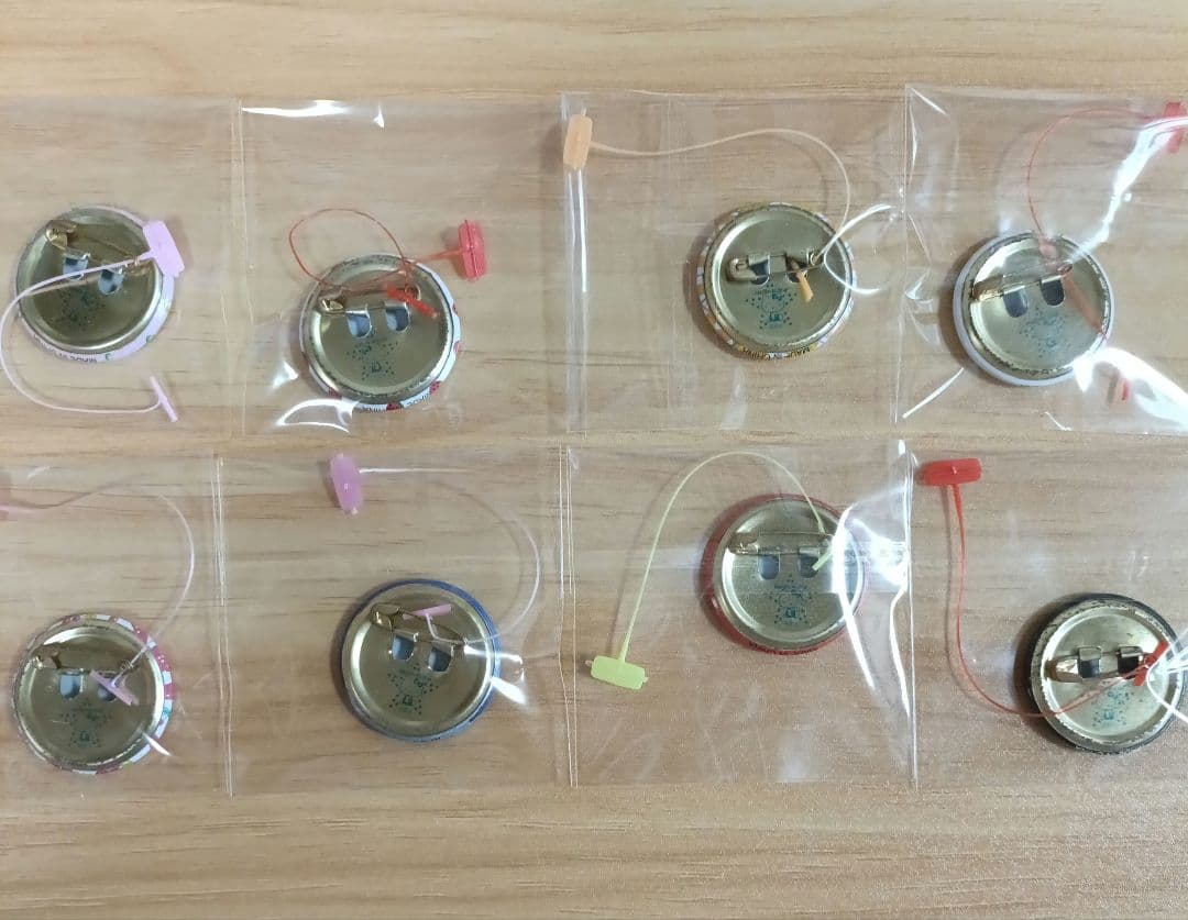 サンリオ ショップノベルティ缶バッジ25個 ハローキティ