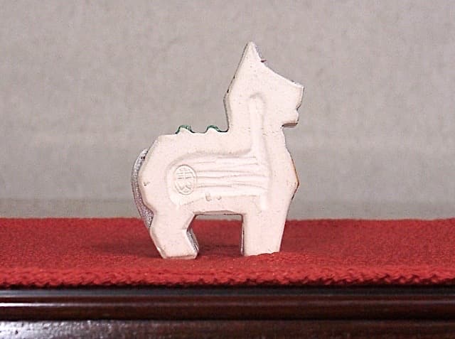 京焼・清水焼　東山窯　宮永東山（初代）作　三春駒　香合　共布箱　無傷　保証。