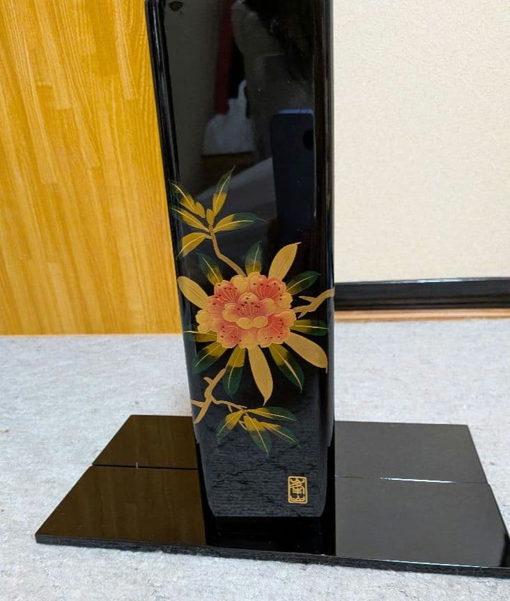 漆器 花瓶 黒色 花柄 台付