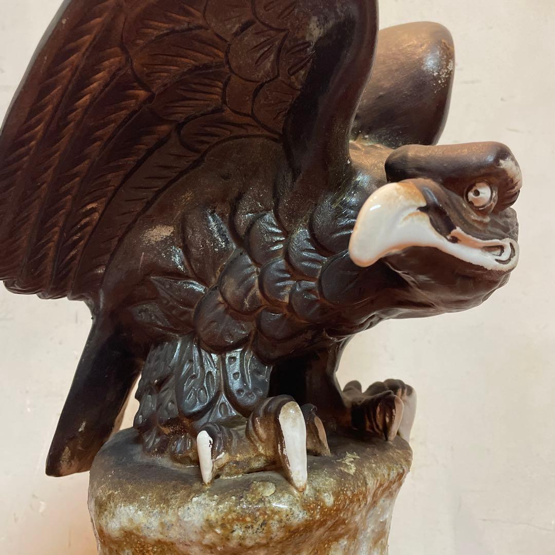 美品　焼物　陶器　鷹置物　タカ　陶像　オブジェ　工芸品　縁起物