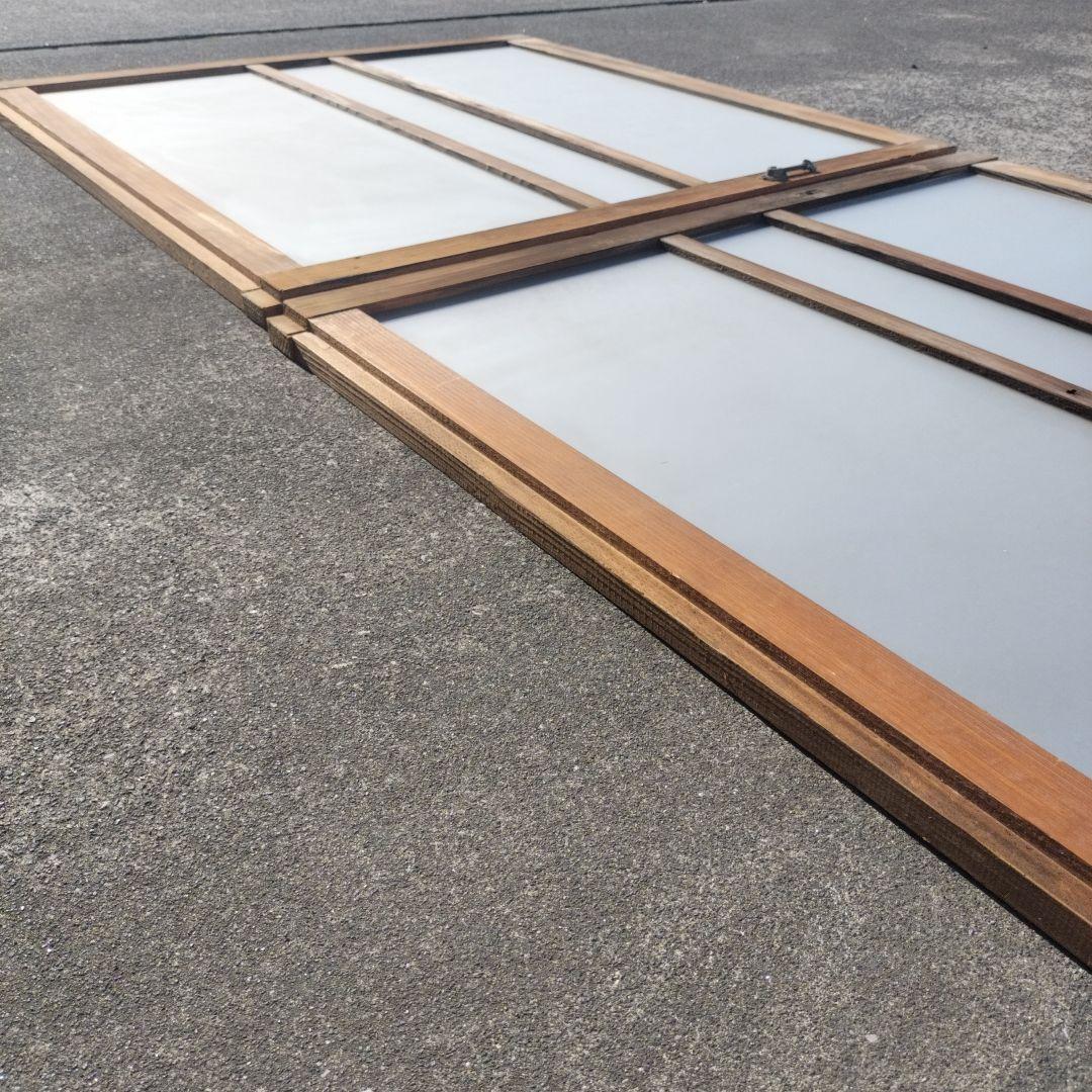 古民家　木枠窓　レトロ　窓ガラス　窓枠　建具