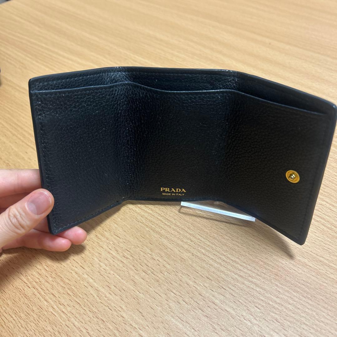 プラダ　三つ折り財布　ブラック