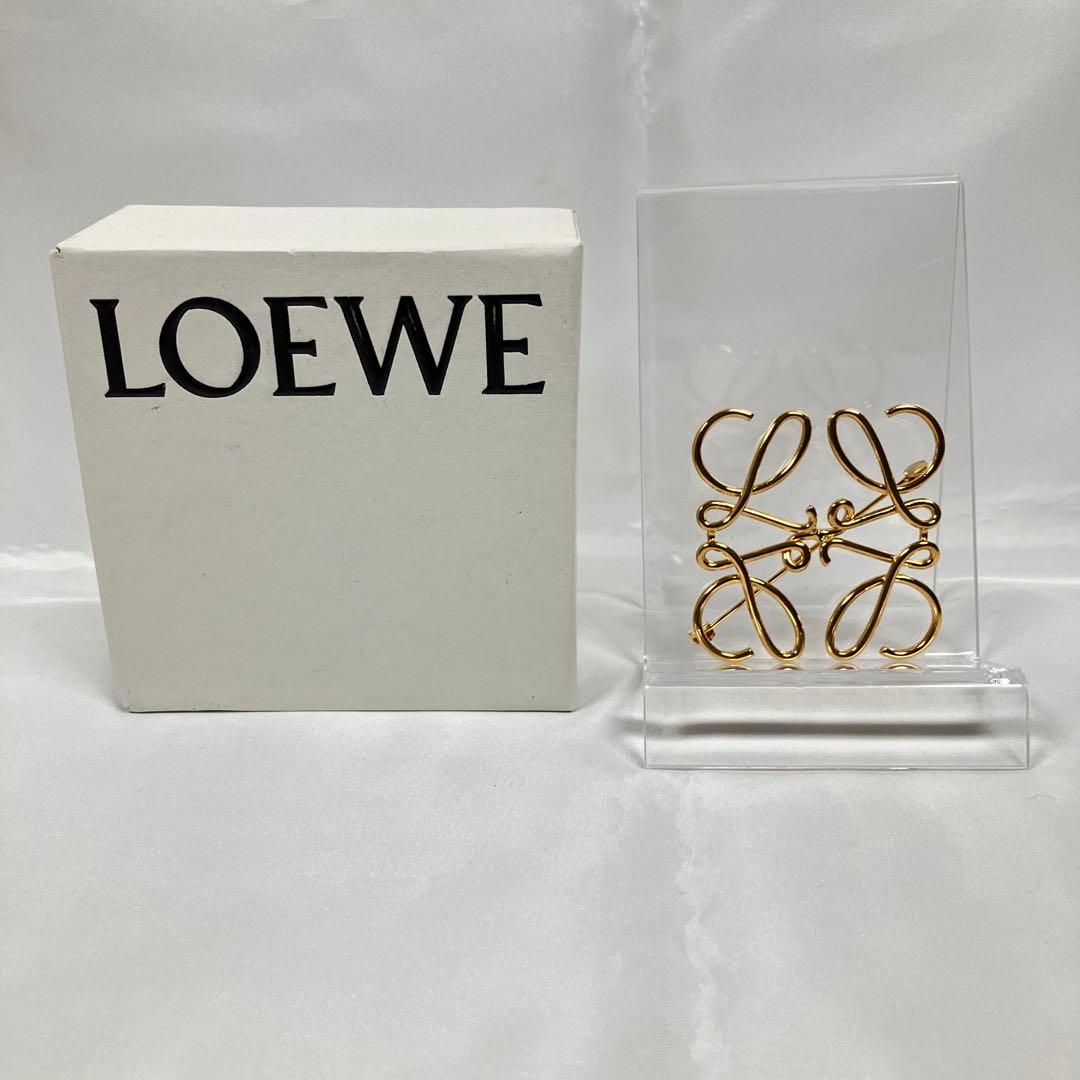 ロエベ アナグラム ブローチ ゴールド色 中古良品